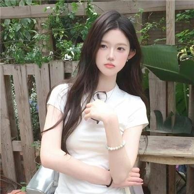 穿蓝衣的男孩